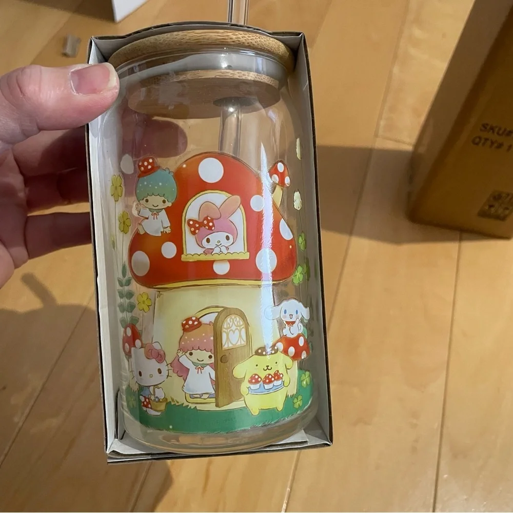NIB Sanrio and friends mushroom house glass tumbler with straw